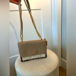 Practical beige / white Coach shoulder bag